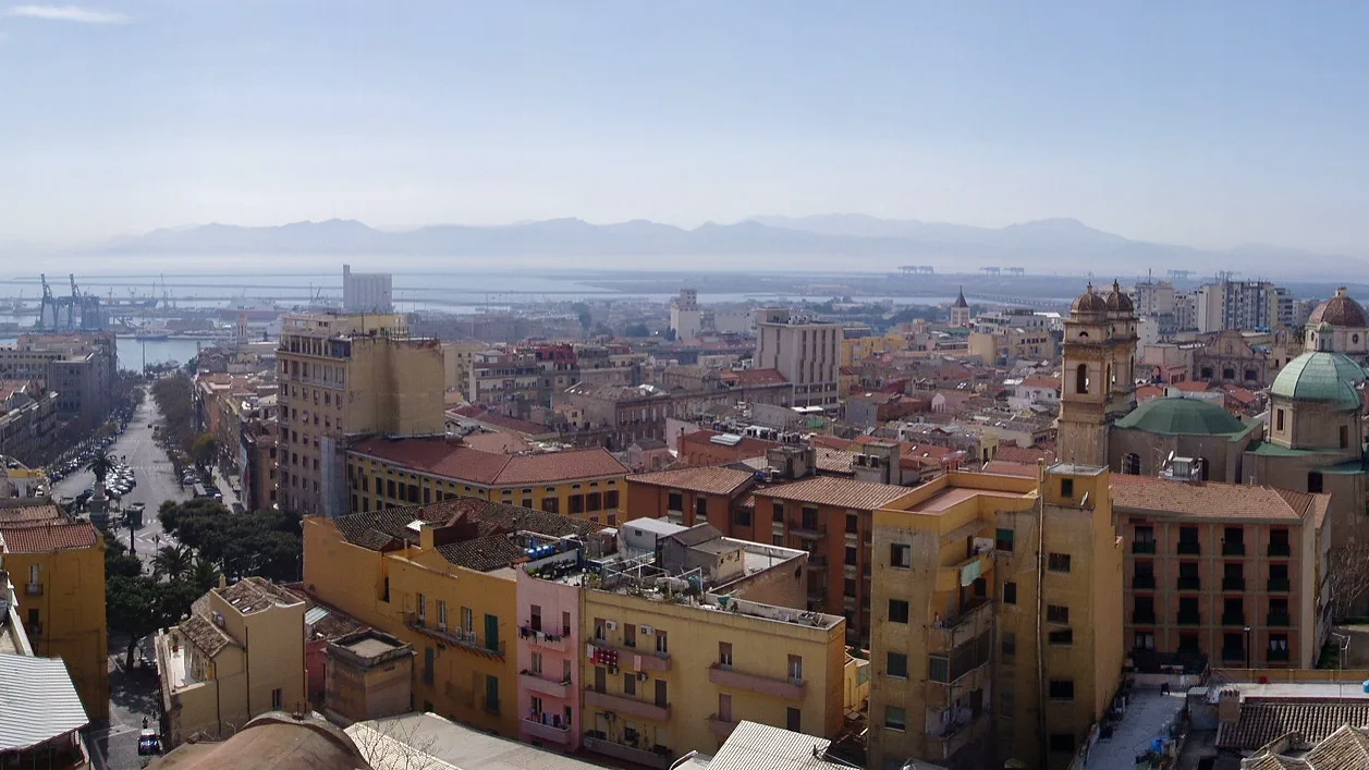 Veduta panoramica del quartiere Stampace a Cagliari con la chiesa di Sant’Anna